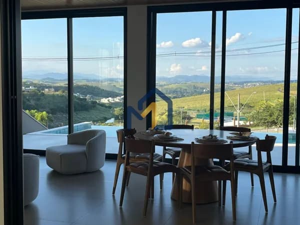 Sobrado Exclusivo no Alphaville I | 5 Suítes, Vista Permanente e Piscina com Borda Infinita