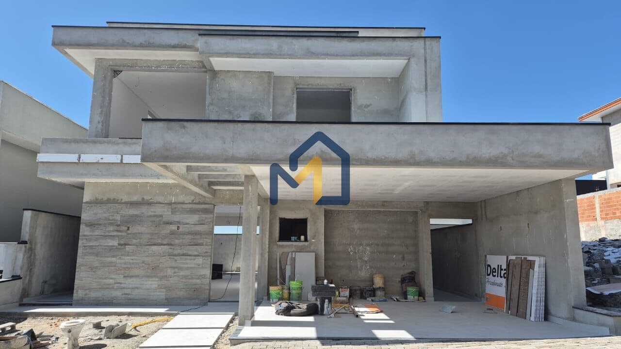 CASA À VENDA NO RESIDENCIAL MANTIQUEIRA SJC 248M² COM 4 DORMITÓRIOS E PISCINA