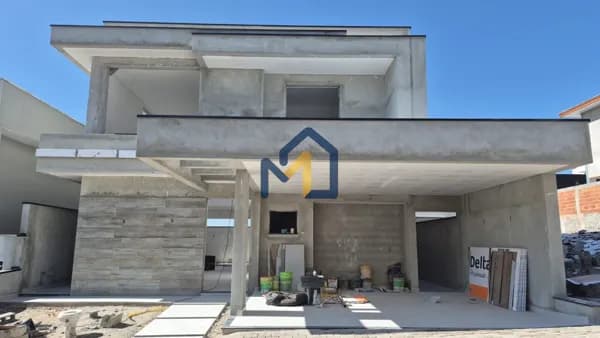 CASA À VENDA NO RESIDENCIAL MANTIQUEIRA SJC 248M² COM 4 DORMITÓRIOS E PISCINA