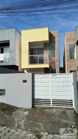 Sobrado em Florianópolis - São João do Rio Vermelho