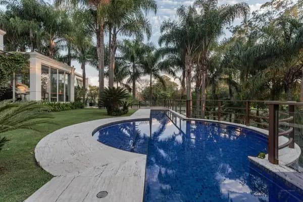 Mansão com vista para o campo de Golf, 04 Suites, 10 vagas, 1.000m2 de área construida