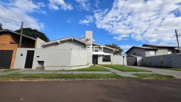 Casa disponível para locação - R$ 6.000,00