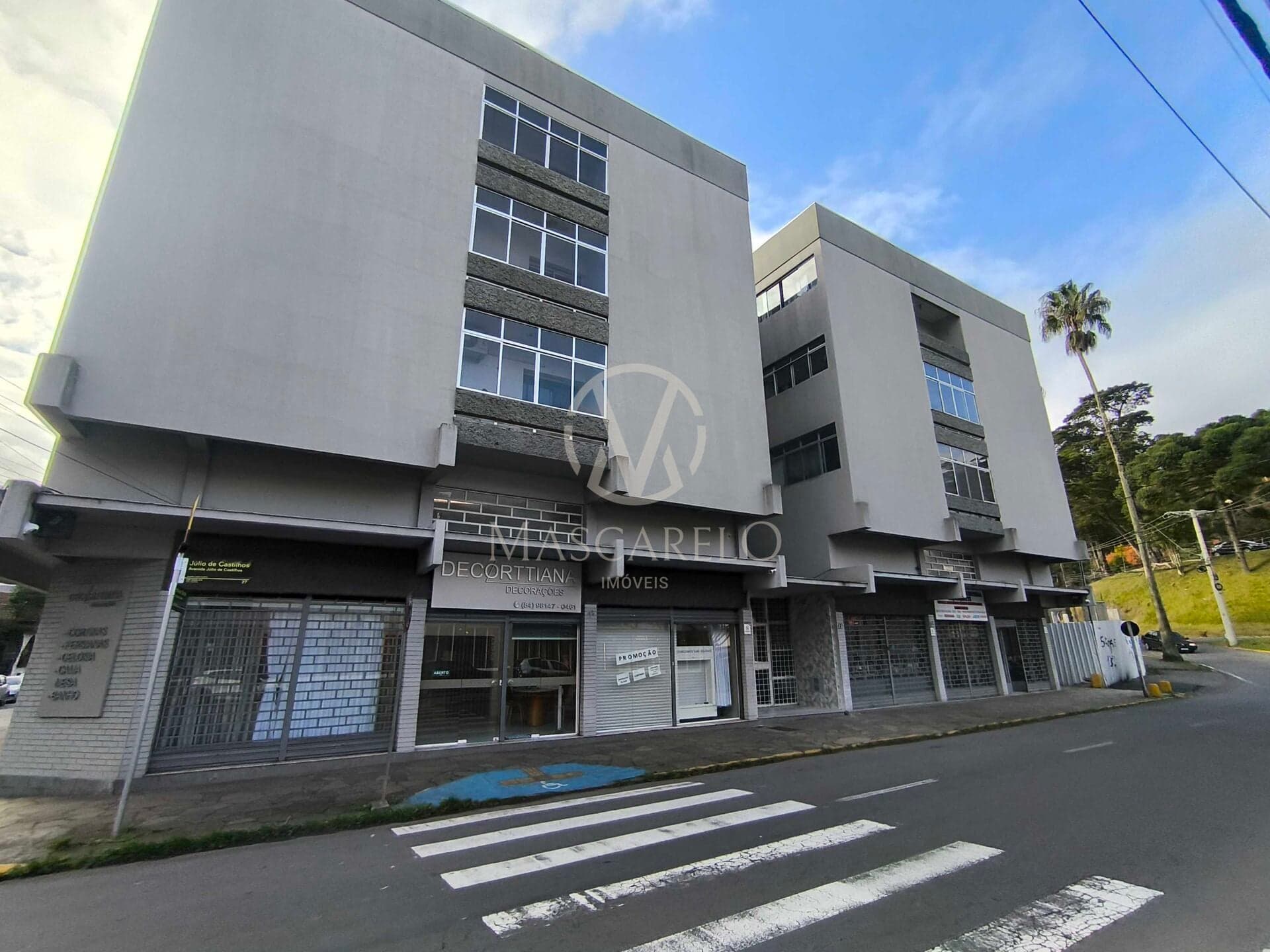 APTO BAIRRO LOURDES COM SACADA, GARAGEM E CHURRASQUEIRA