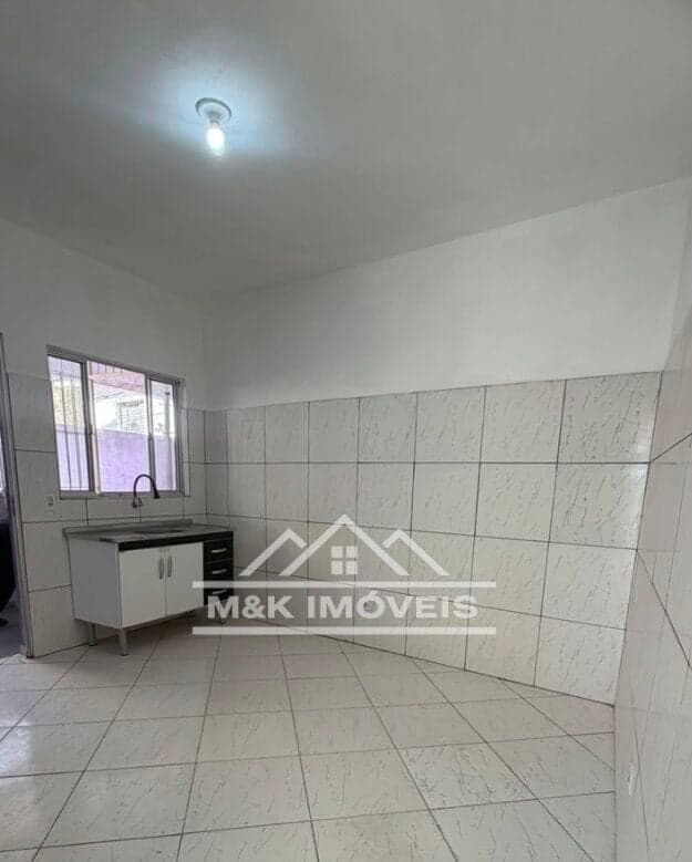 Casa de 03 Cômodos em Parque Santo Antônio