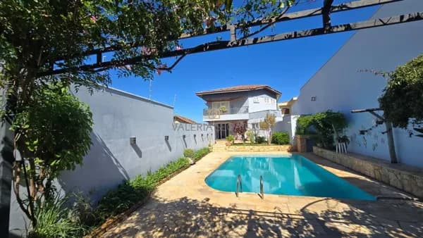 Viva com Exclusividade: Casa de Alto Padrão para Locação no Centro de Cerquilho
