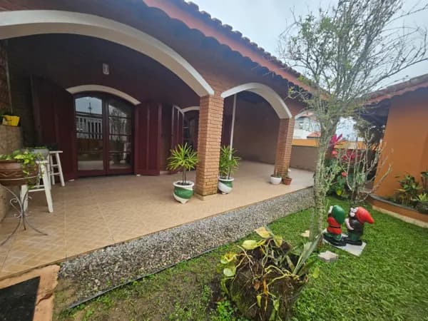 Casa em terreno grande na praia de Itanhaem Bairro Jd Grandesp