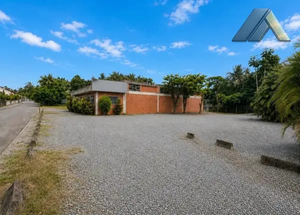 Galpão Comercial e Industrial com 1.057 m² de área construída e Terreno de 4.075 m² na Escola Agrícola em Blumenau.