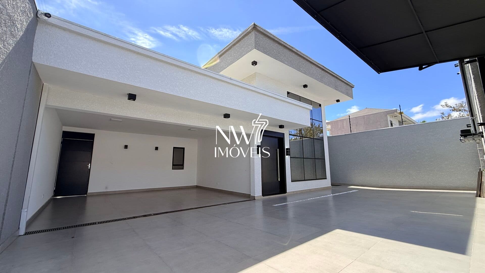 Casa Alto Padrão à Venda em Curitiba | Porteira Fechada | Piscina | 360m² de Terreno