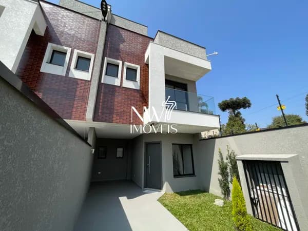 Sobrado com terraço excelente acabamento no bairro Água Verde