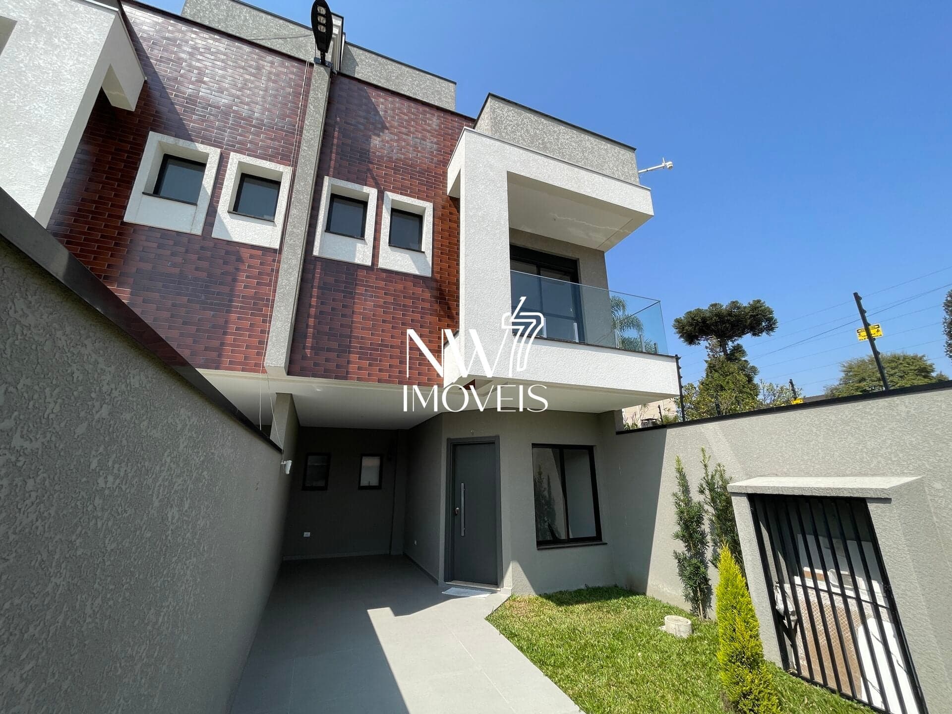 Sobrado com terraço excelente acabamento no bairro Água Verde