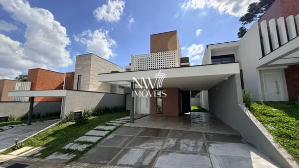 Casa com terreno há 800 metros do Parque Barigui