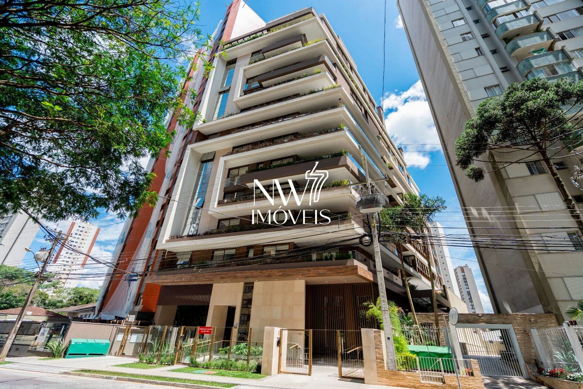 Sofisticado Apartamento próximo ao Curitibano