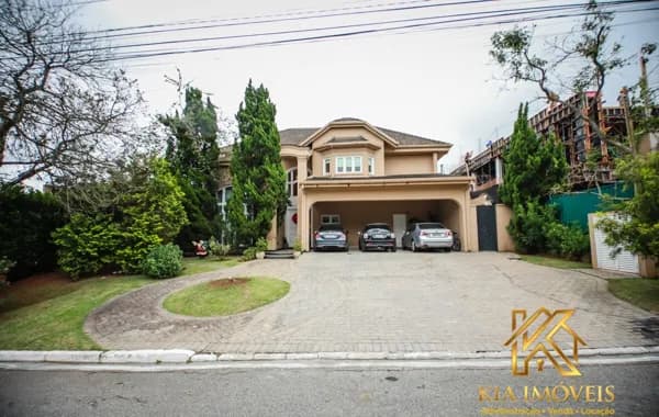 Casa de Alto Padrão à Venda no Tamboré 3 | 660 m² | 4 Suítes | Piscina | Área Gourmet | 6 Vagas