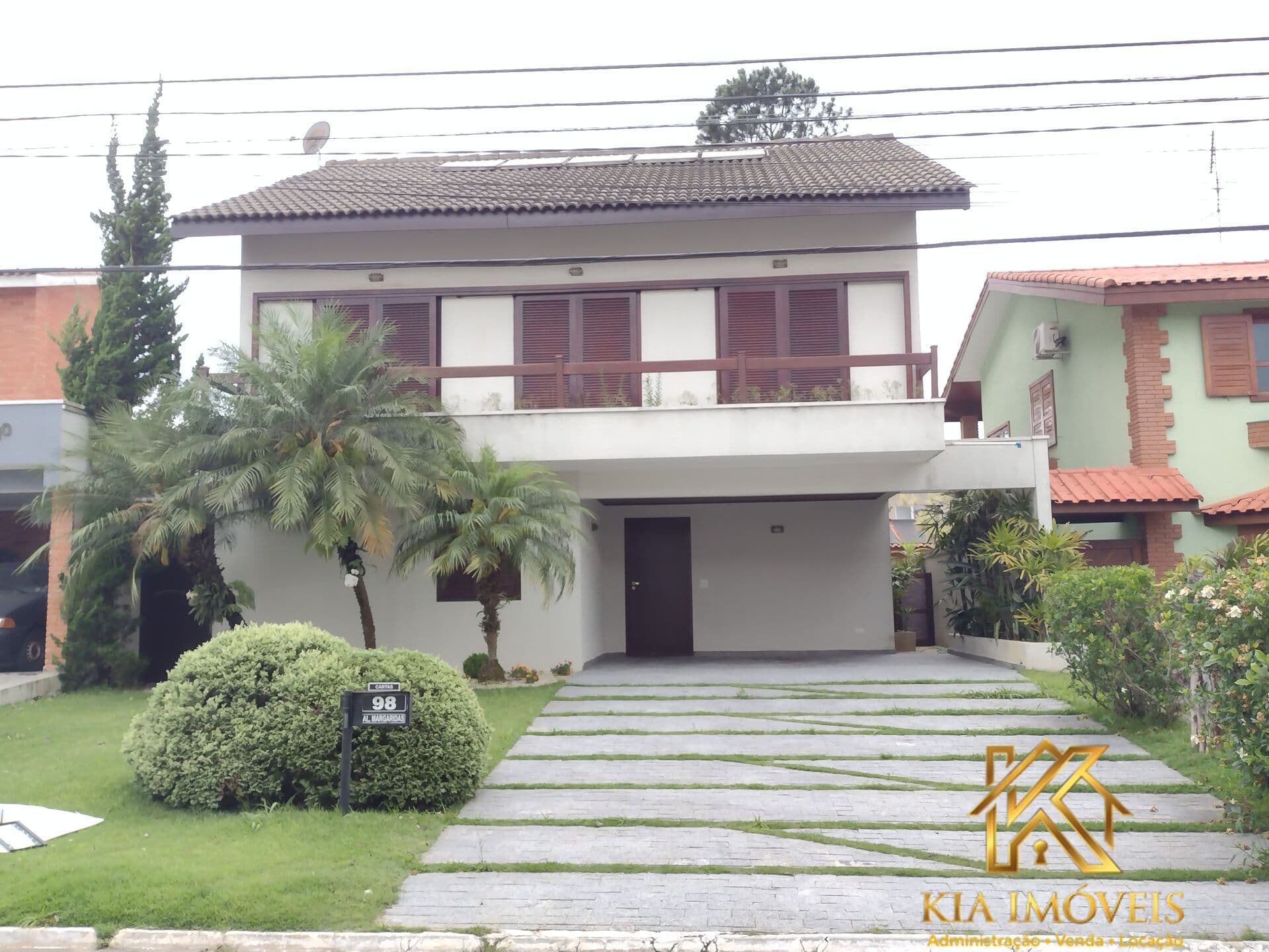 Casa para Locação em Aldeia da Serra | 3 Suítes | Piscina | Churrasqueira | R$ 10.500