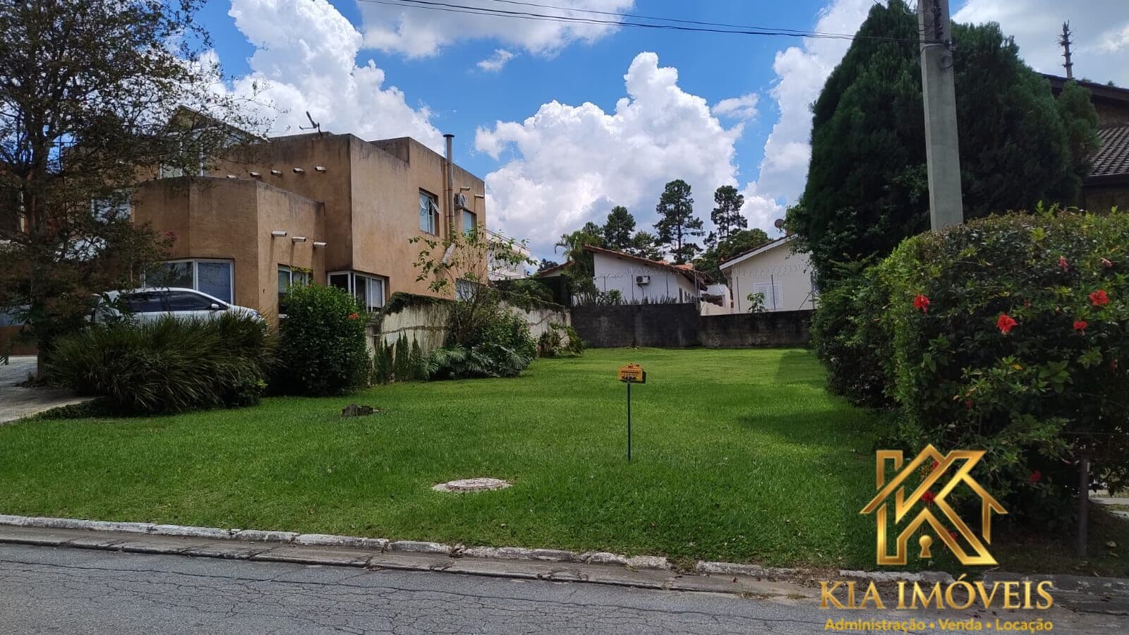 Terreno à venda no Condomínio Morada dos Pássaros, em Barueri