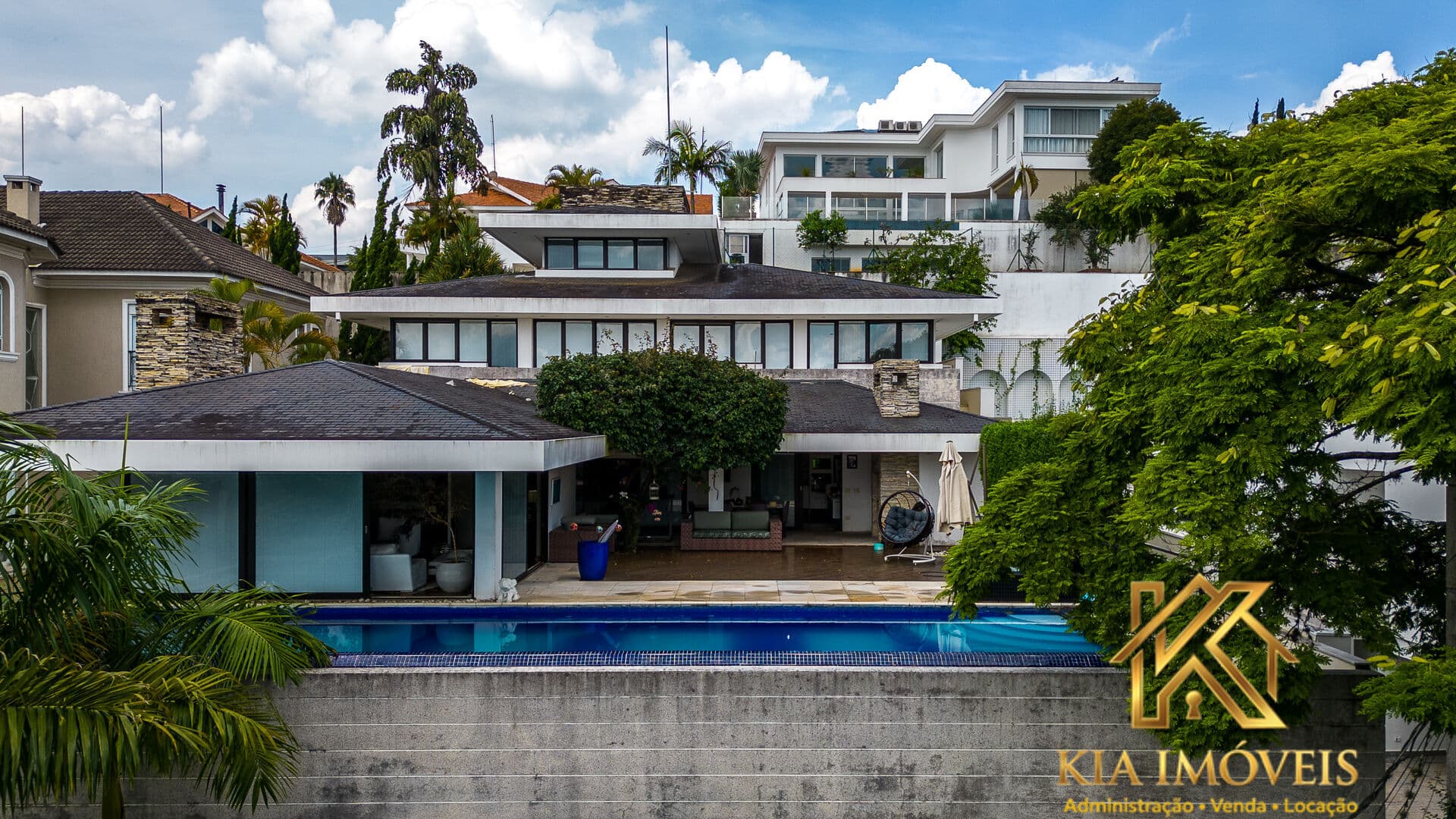 Casa de Alto Padrão à Venda no Alphaville Residencial 8 – Barueri/SP