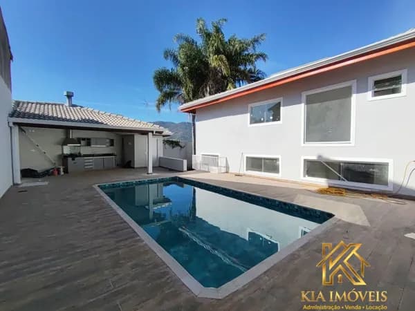 CASA TODA REFORMADA, DESOCUPADA E PRONTA PARA MORAR
