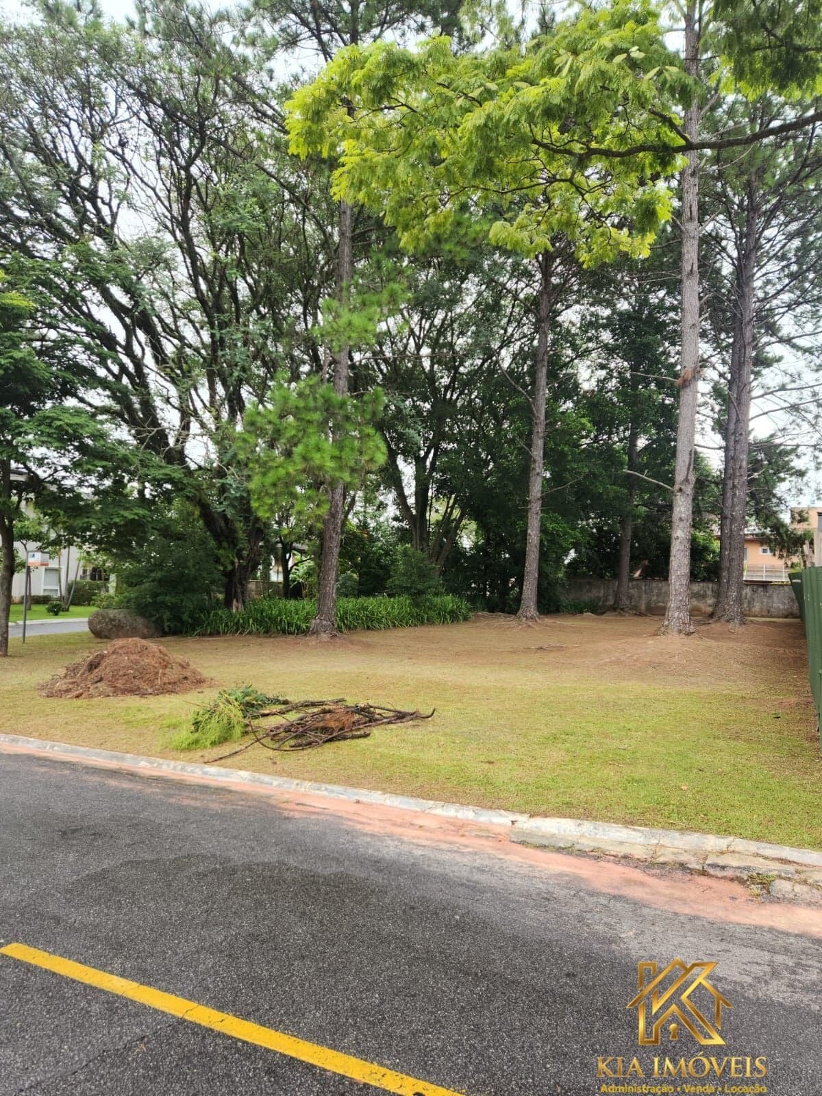 Terreno à Venda no Alphaville 12 – 602m² | Esquina | Pronto para Construir