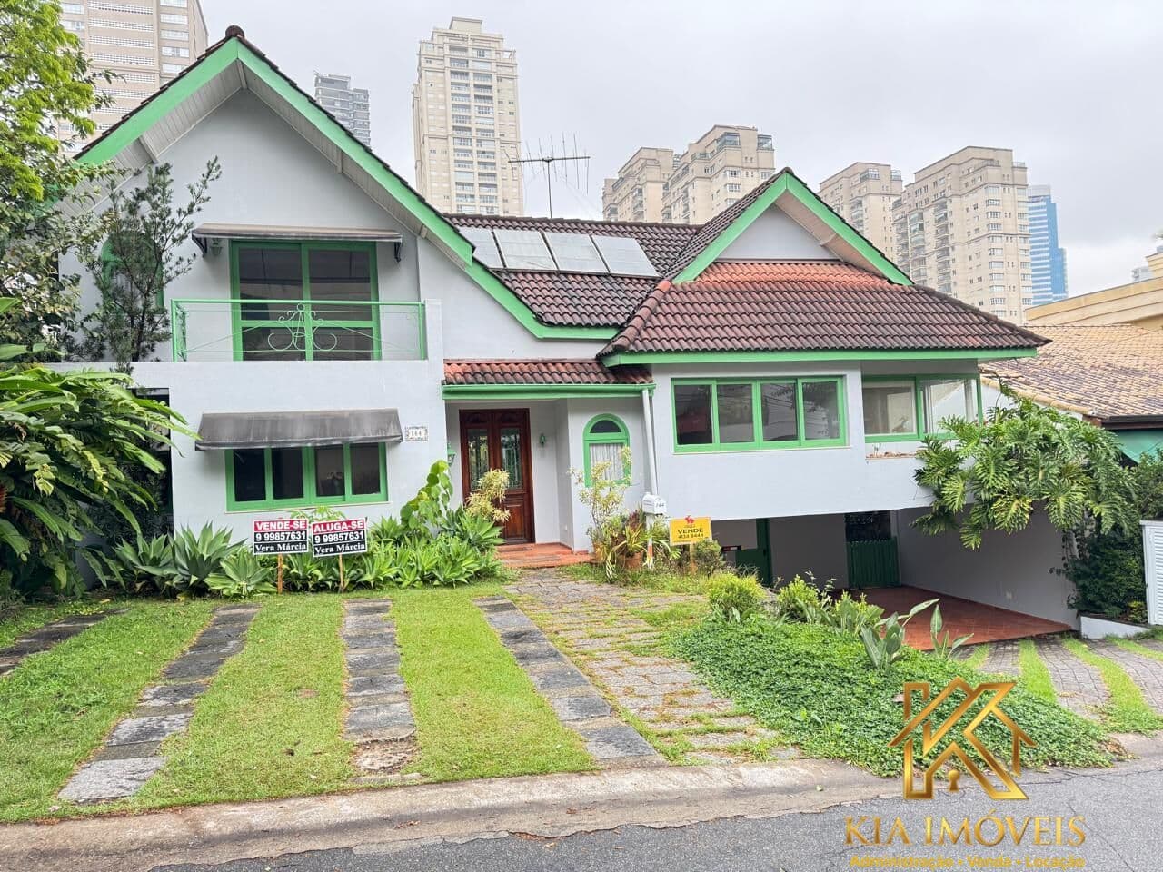 Casa Praticamente Térrea no Alphaville Residencial 3 com 4 Dormitórios e 343 m²