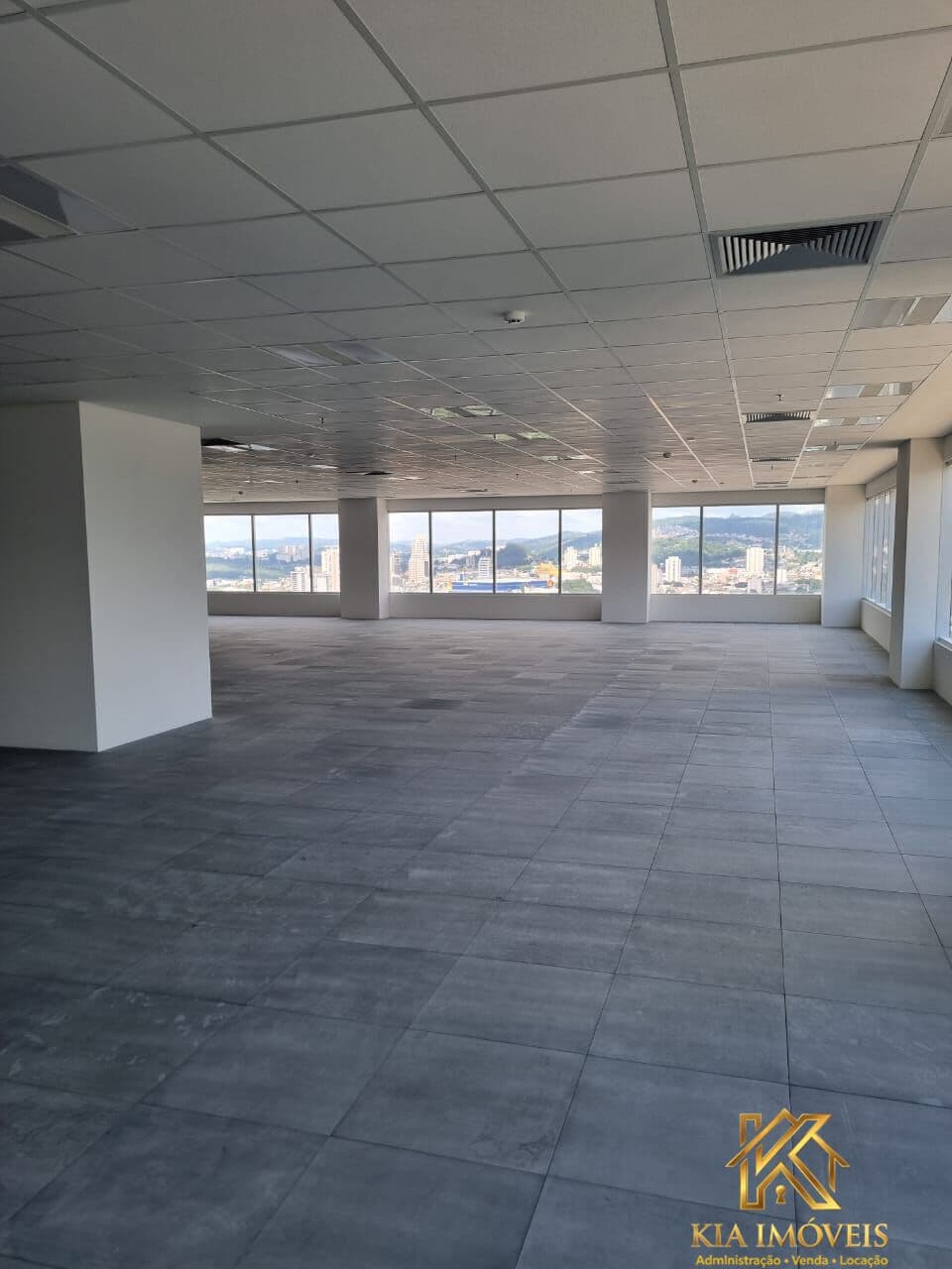 Sala comercial para Alugar no West Corp, Alphaville