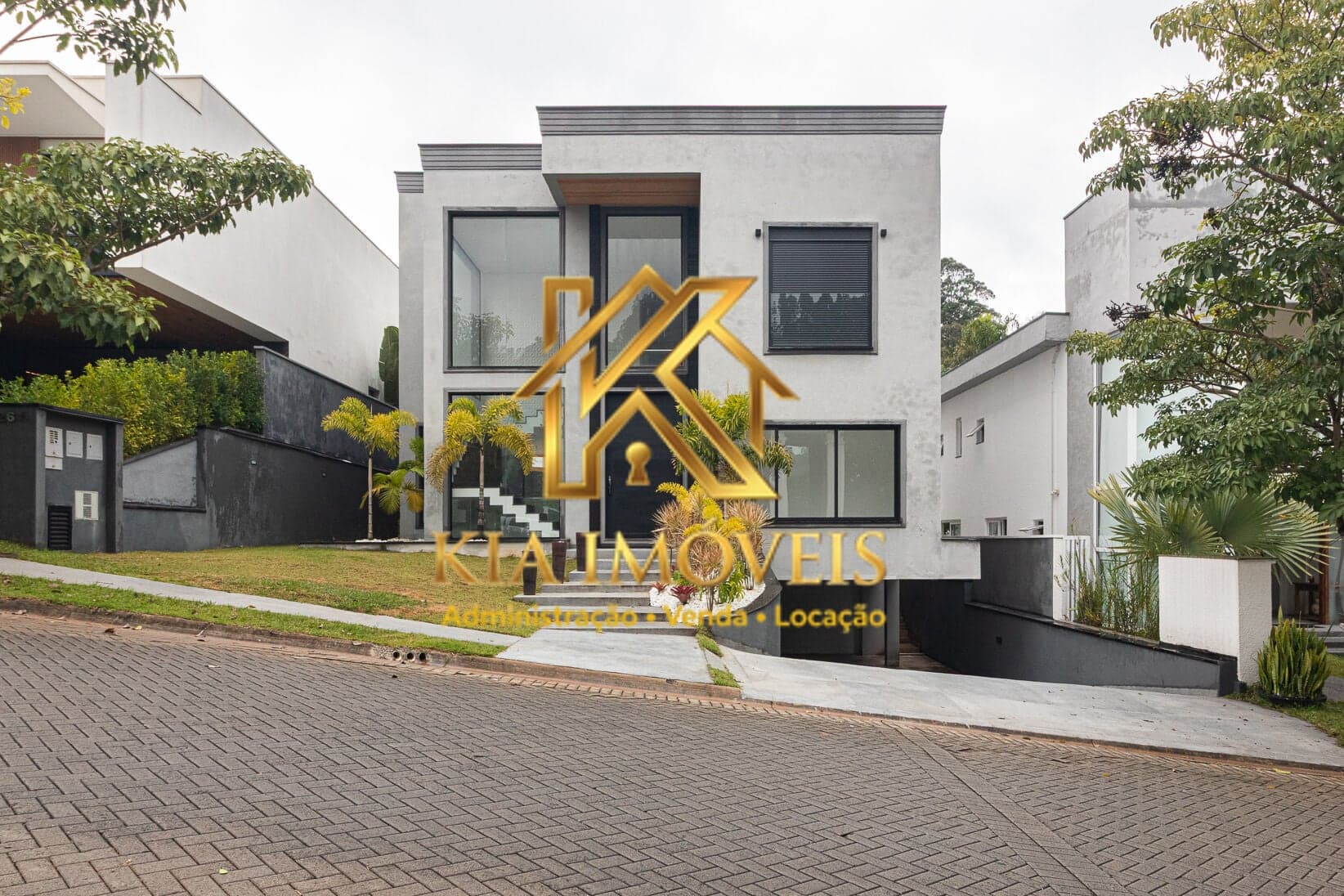 Casa Nova de Alto Padrão à Venda no Tamboré 11