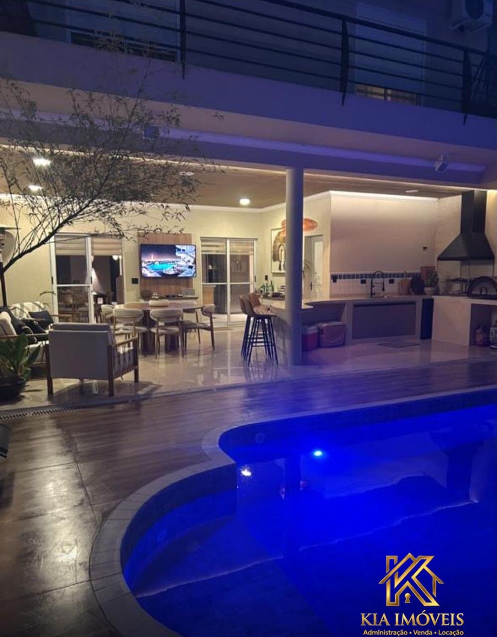 Casa à Venda no Residencial 11 - Alphaville | 373 m² | 4 Suítes | Piscina Aquecida