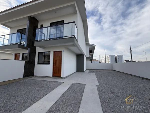 Sobrado de Esquina Pronto para Morar na Nova Palhoça – Excelente Localização!