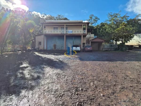 Casa com oficina de chapeação em São Valentim RS