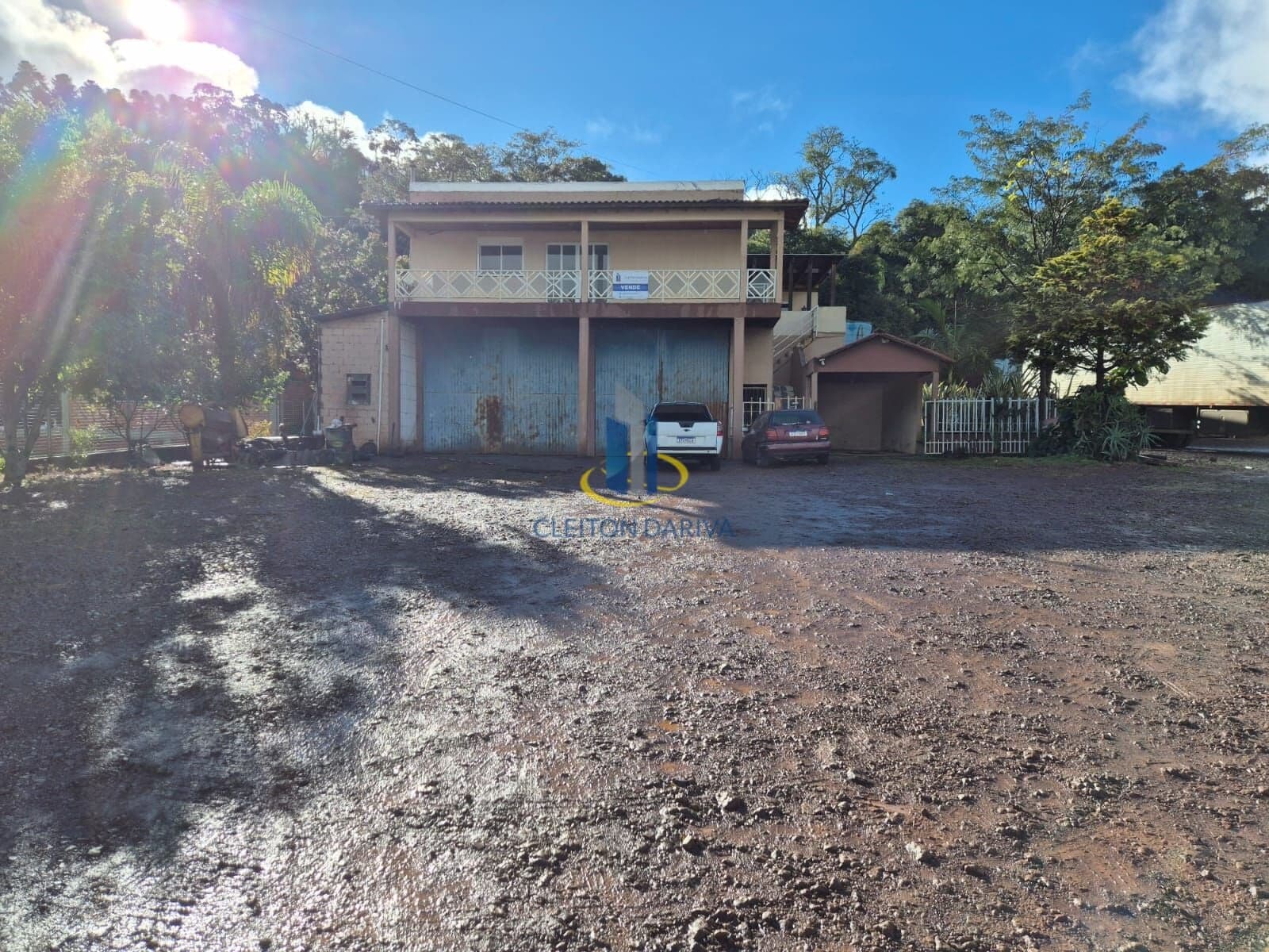 Casa com oficina de chapeação em São Valentim RS