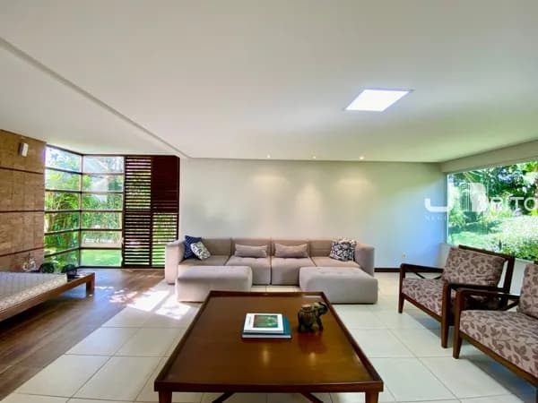 Casa de Alto Padrão à Venda no Condomínio Busca Vida – 4 Suítes, Piscina e Terreno de 1.100 m²
