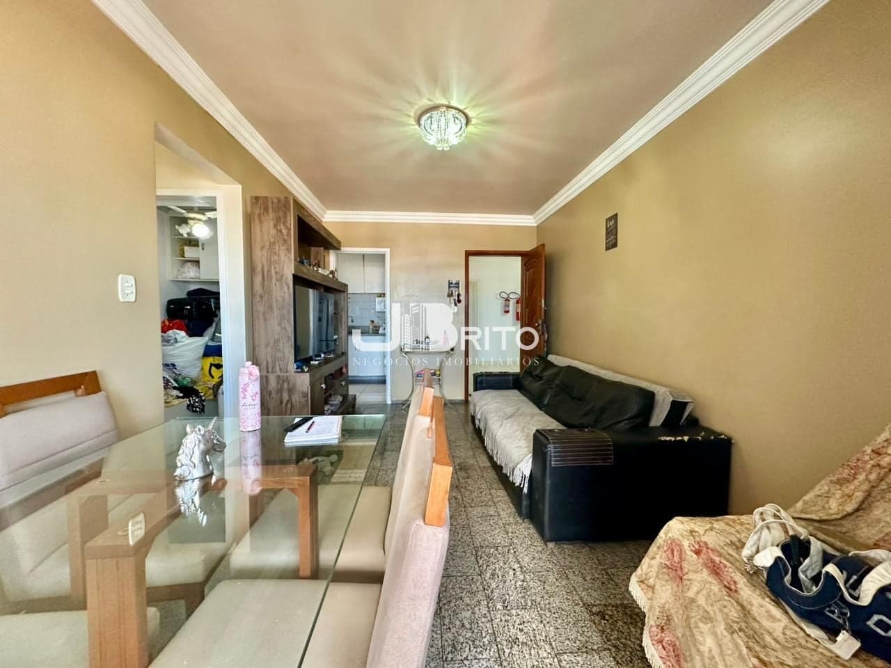 Apartamento 2/4 com Dependência Completa no Luiz Anselmo – Edifício Giuseppe Verdi, Nascente e Andar Alto