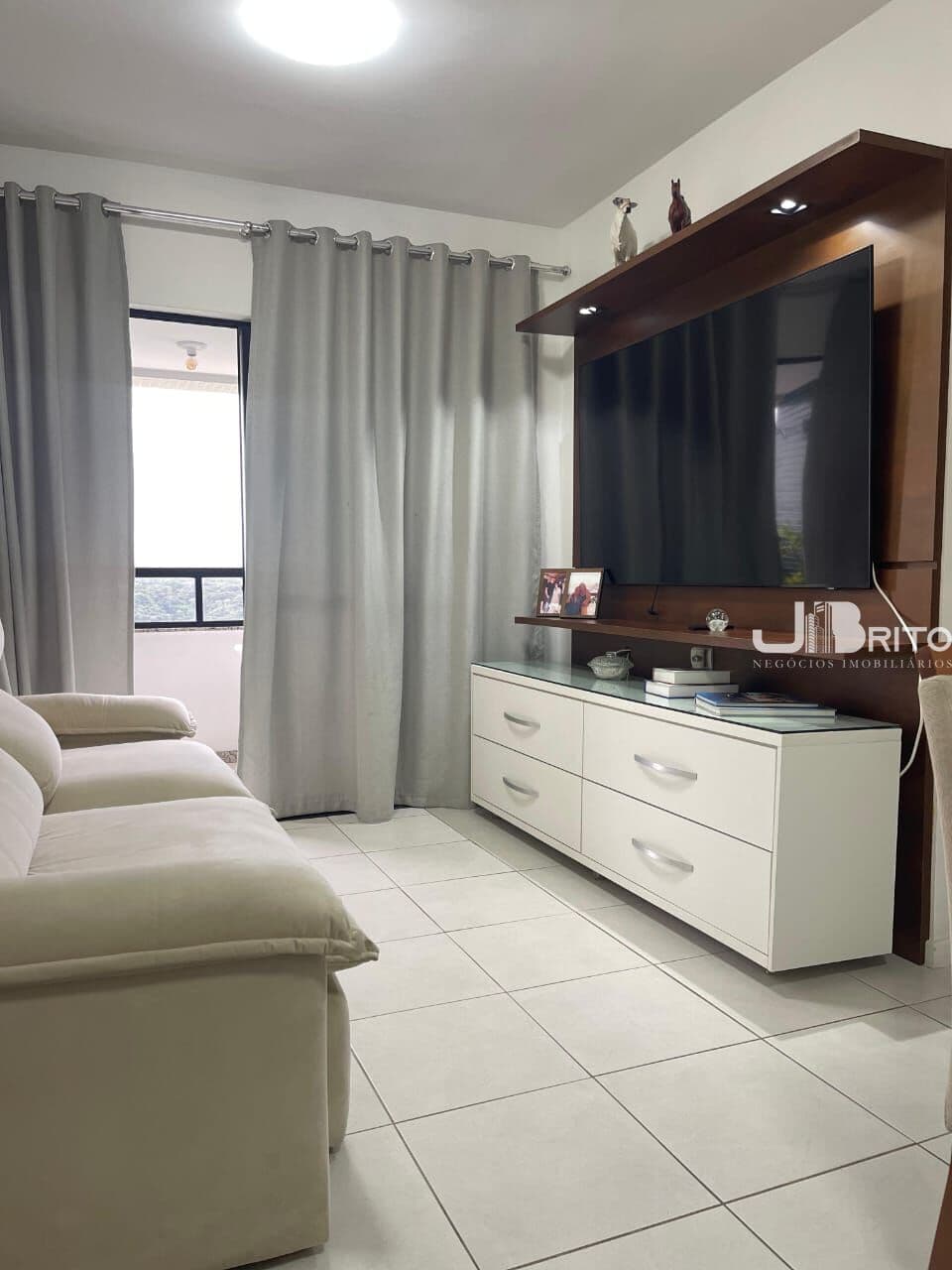 Apartamento 3/4 no Imbuí – 74m², Andar Alto, Mobiliado e 2 Vagas cobertas