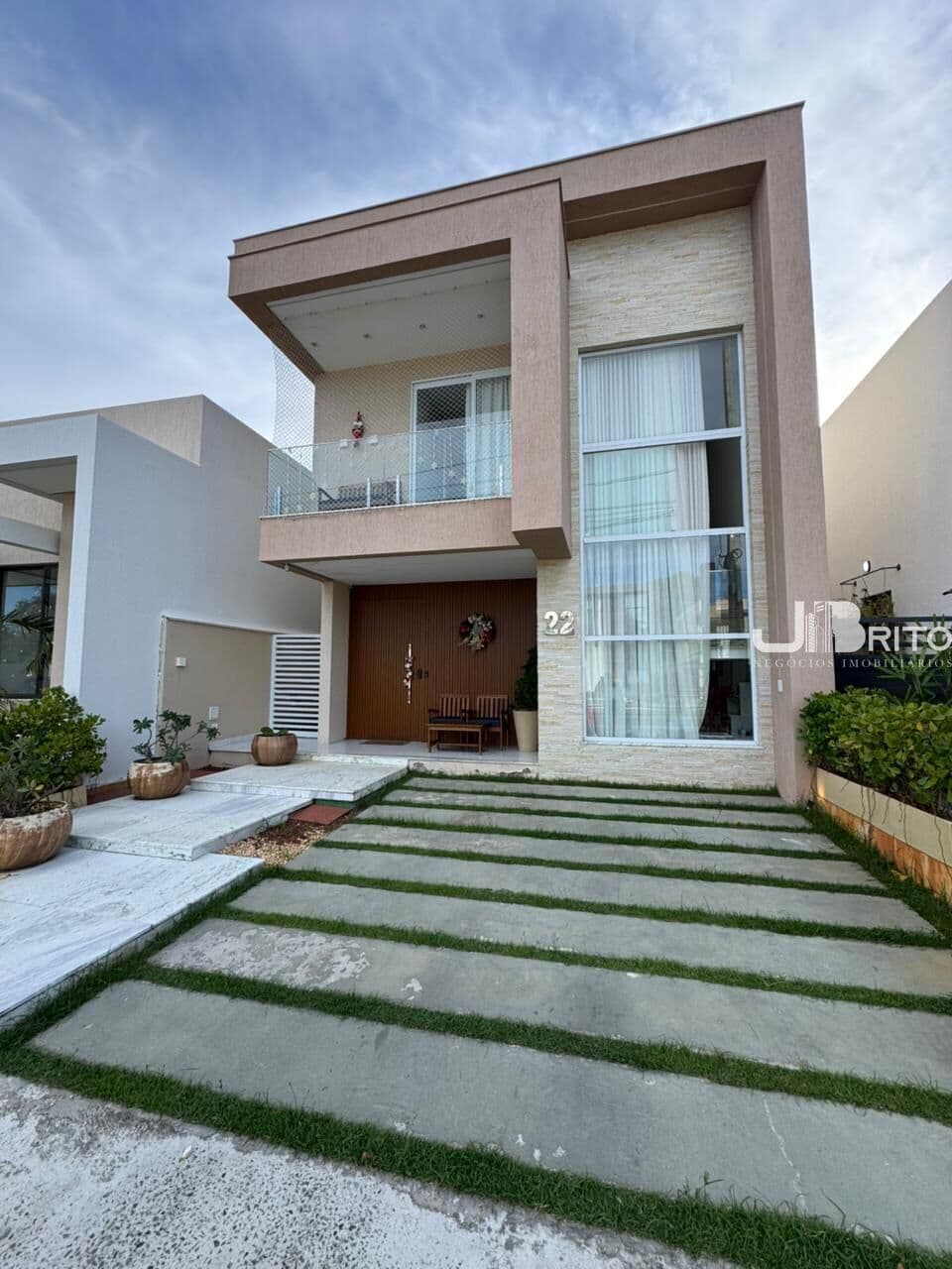 Casa Moderna 4/4 (3 Suítes) no Vila Florença – Energia Solar e Carregador para Carro Elétrico