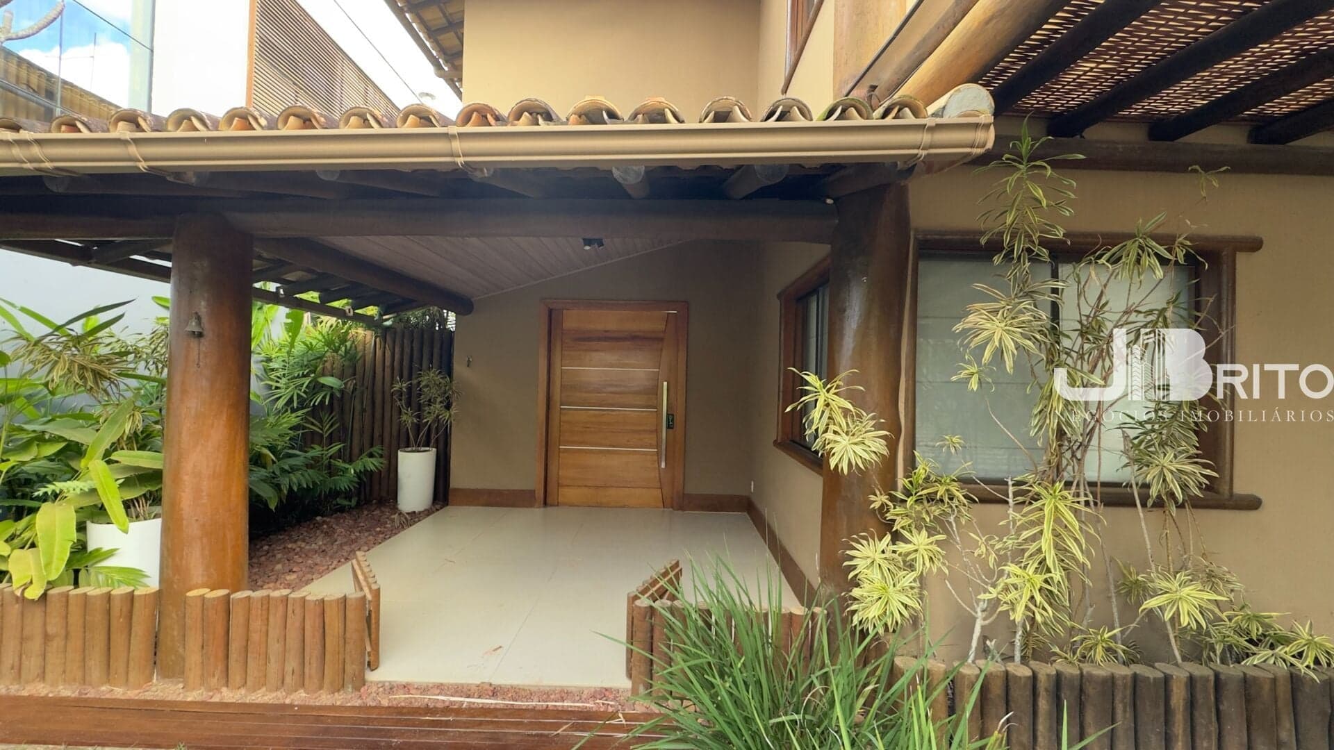 Casa de Luxo à Venda no Alphaville II | 4 Suítes, Energia Solar e 580m² de Terreno