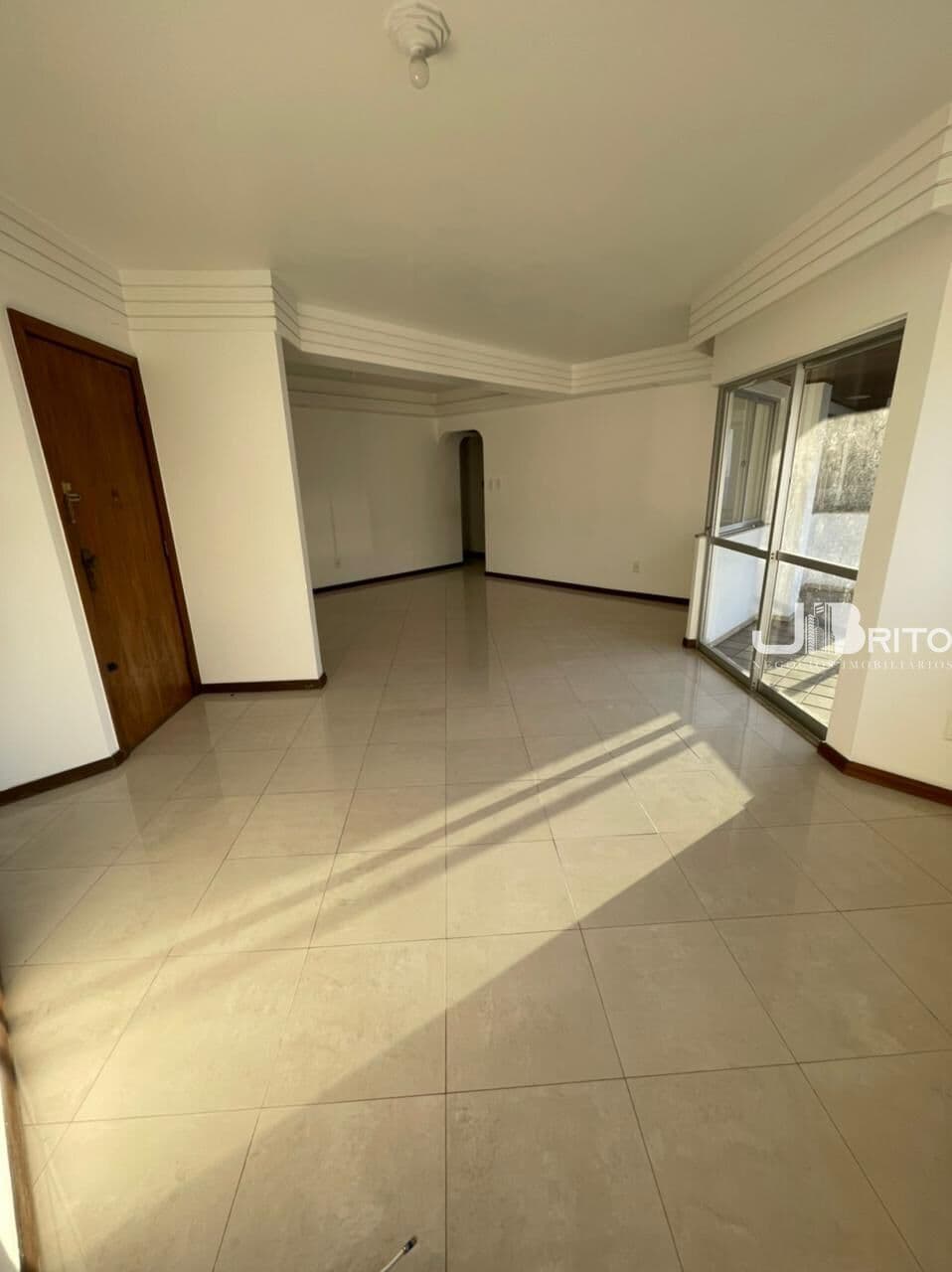 APARTAMENTO À VENDA NO CAMINHO DAS ÁRVORES- 4 QUARTOS 1 SUÍTE 145 M²