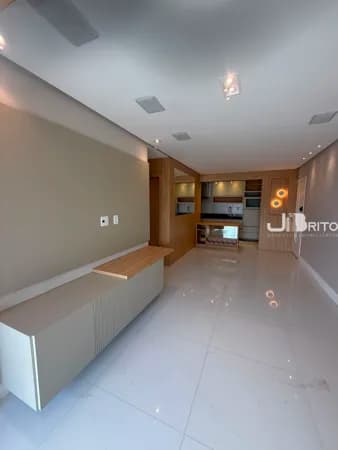 Apartamento no Neo Itaigara Life – 92m², 2 Suítes (Master com Closet e Gabinete), Andar Alto, Nascente e 2 Vagas Soltas