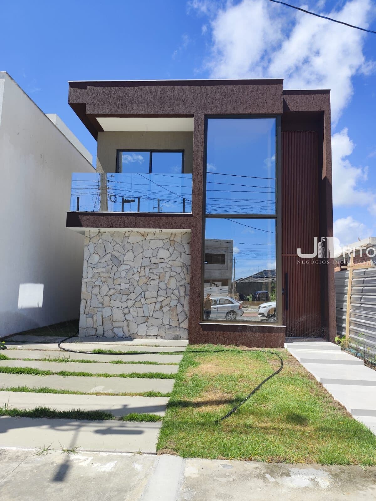 Casa Moderna 4 Suítes no Vila Florença – Pé Direito Duplo e Piscina Privativa