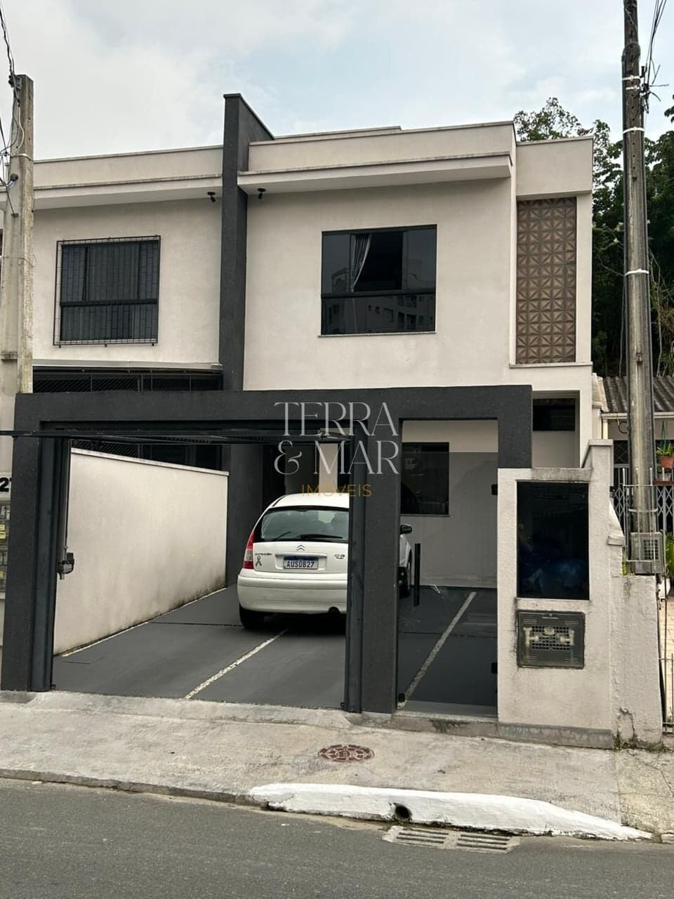 Sobrado à Venda no bairro Fazenda em Itajaí.