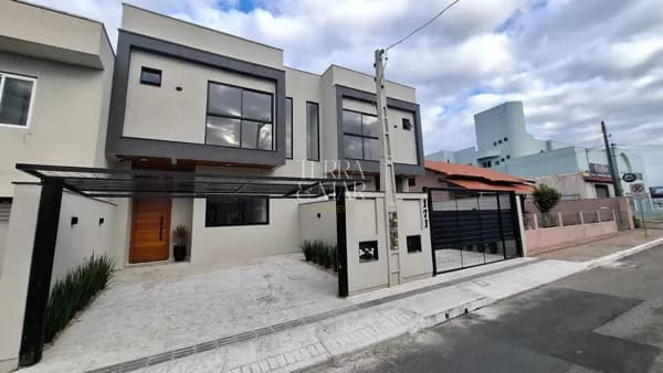 Sobrado à Venda no bairro São João em Itajaí.
