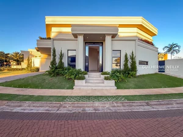 Casa de esquina próx. ao clube c/ 4 suítes no Quinta do Golfe Jardins