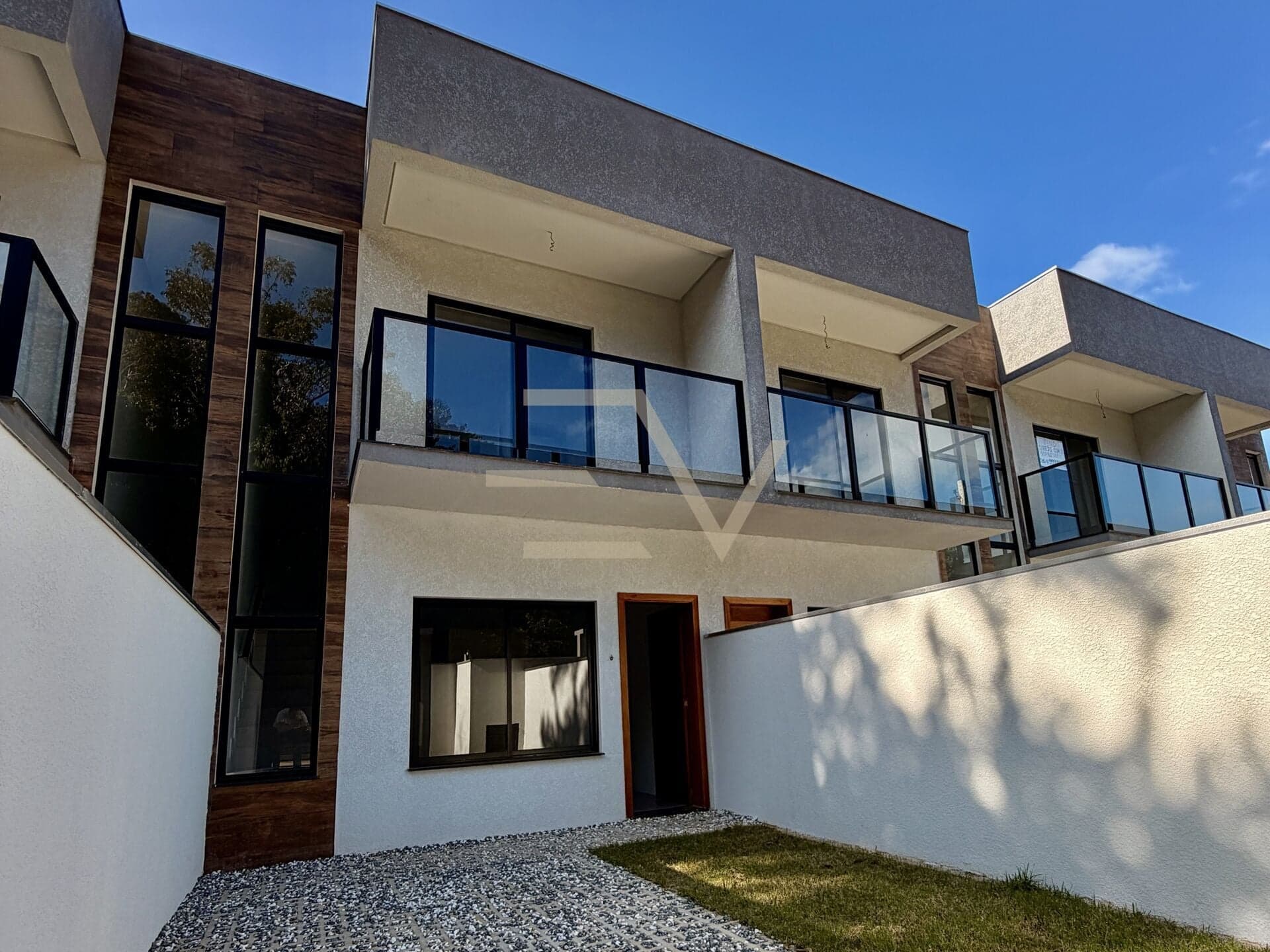 Sobrado Elegante, 3 dormitórios, na Praia da Armação