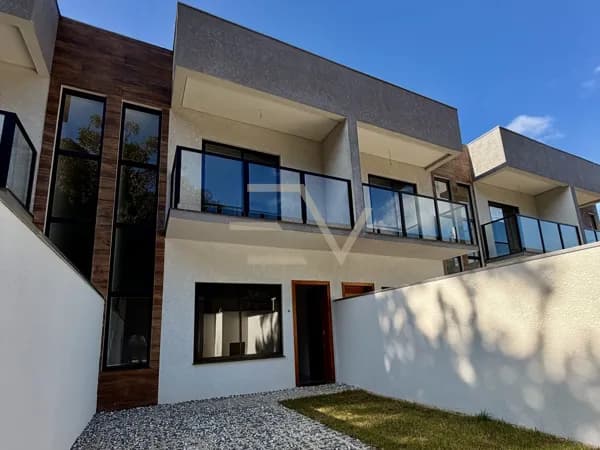 Sobrado Elegante, 3 dormitórios, na Praia da Armação