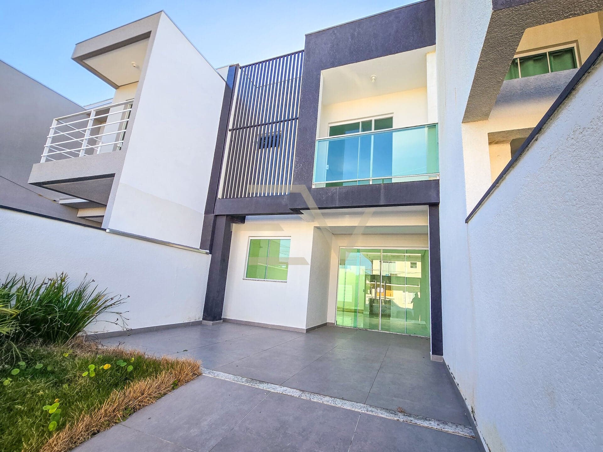 Sobrado 2 suítes, no Centro