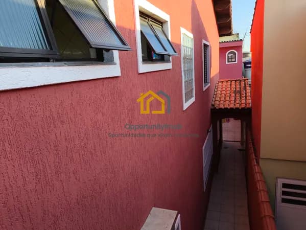 Sobrado à venda no Jardim das Flores — 238 m², 4 Dormitórios, Churrasqueira e Quintal
