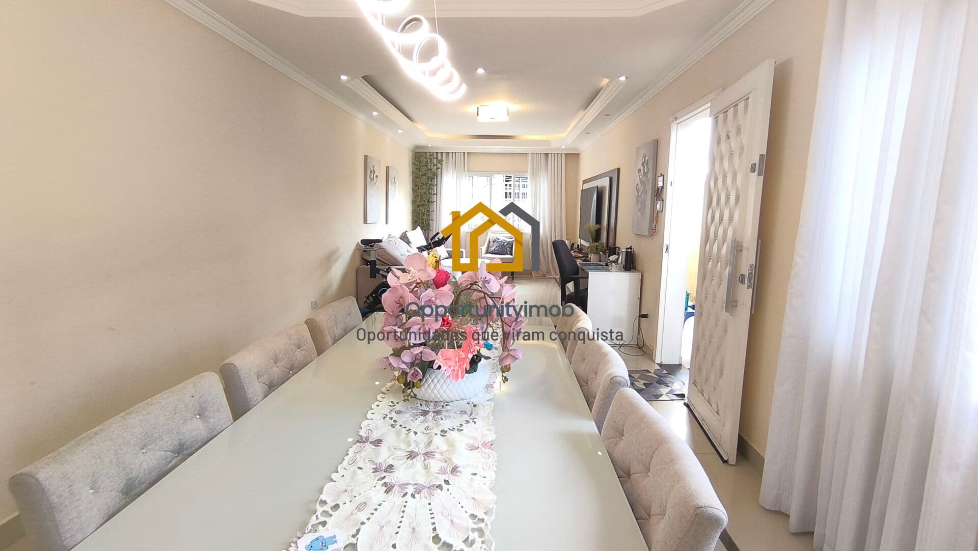 Sobrado na Vila Osasco com 4 Dormitórios, 3 Suítes, Área Gourmet e 217m²