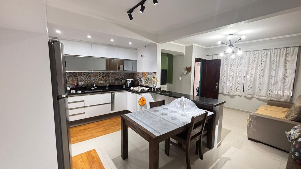 LINDA CASA TÉRREA - 125 M² - 2 DORMITÓRIOS, QUINTAL C/ CHURRASQUEIRA E 2 VAGAS!