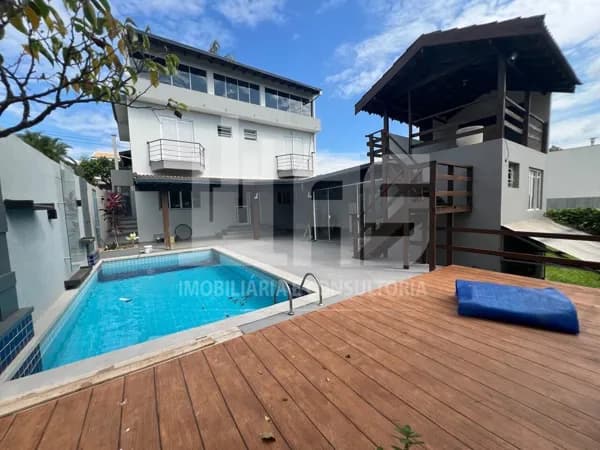 Casa a venda com 5 suítes no condomínio Garden Park