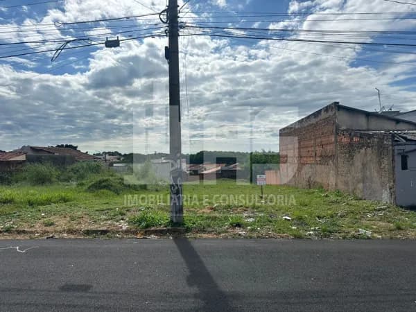 Lote/Terreno em Garça - Jardim Paineiras