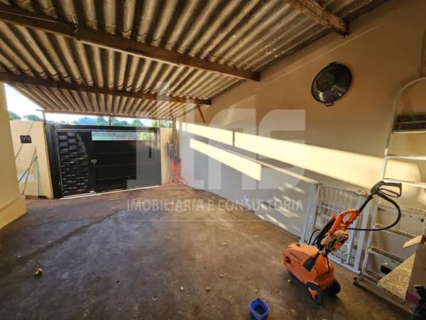 Casa à venda contendo 3 quartos em Vera Cruz.