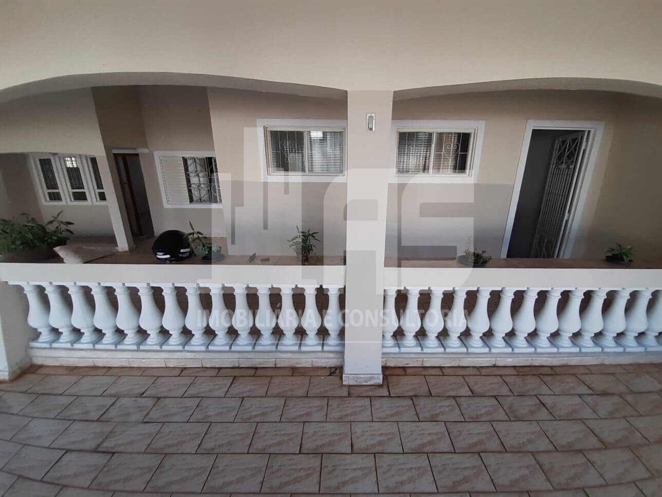 Casa à venda contendo 3 quartos sendo 1 suíte Jardim Aeroporto.